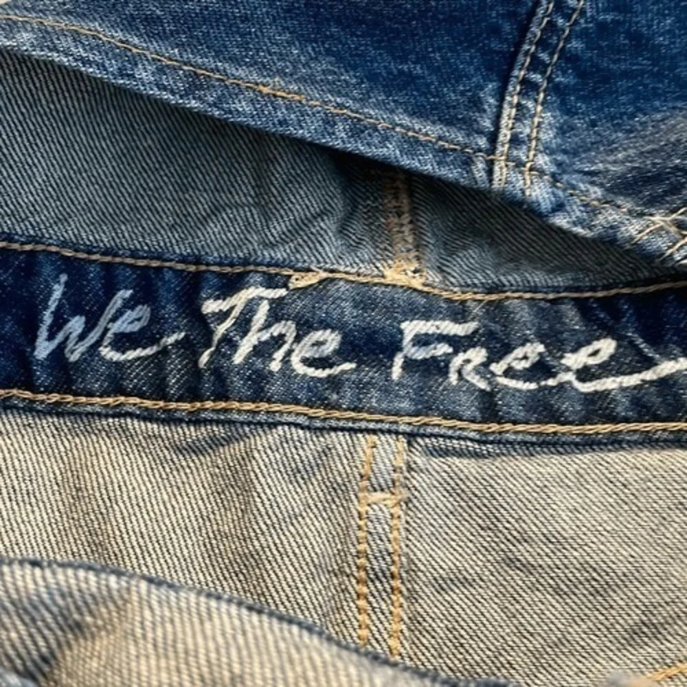 Free People We‎ The Free Sunkissed Short Overalls Blue Denim Jean Shorts 26